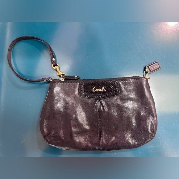 Vintage Coach Wristlet - EUC - Picture 3 of 7